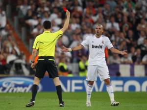 Real Madrid v Barcelona - UEFA Champions League Semi Final
