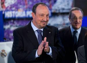 MADRID, SPAIN - JUNE 03:  New Real Madrid head coach Rafael Benitez (L) rubs his hands ahead president Florentino Perez  (R) after his presentation at Santiago Bernabeu stadium on June 3, 2015 in Madrid, Spain.  (Photo by Gonzalo Arroyo Moreno/Getty Images)