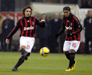 Pirlo e Ronaldinho (Getty Images)