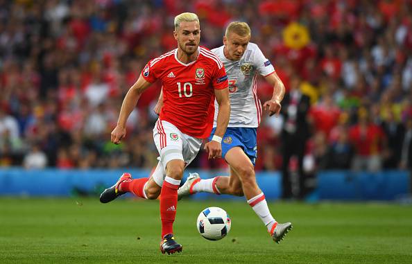 TOULOUSE, FRANCE - JUNE 20:  Aaron Ramsey (l) beats Igor Smoinkov on his way to scoring his goal during the UEFA EURO 2016 Group B match between Russia and Wales at Stadium Municipal on June 20, 2016 in Toulouse, France.  (Photo by Stu Forster/Getty Images)