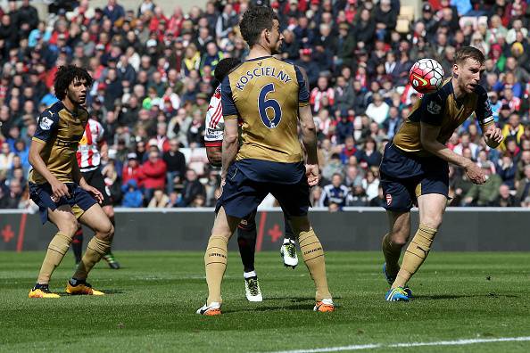 SUNDERLAND, ENGLAND - APRIL 24: Jermain Defoe of Sunderland (obscured) has a shot blocked by Per Mertesacker of Arsenal in the penalty area during the Barclays Premier League match between Sunderland and Arsenal at the Stadium of Light on April 24, 2016 in Sunderland, United Kingdom. (Photo by Jan Kruger/Getty Images)