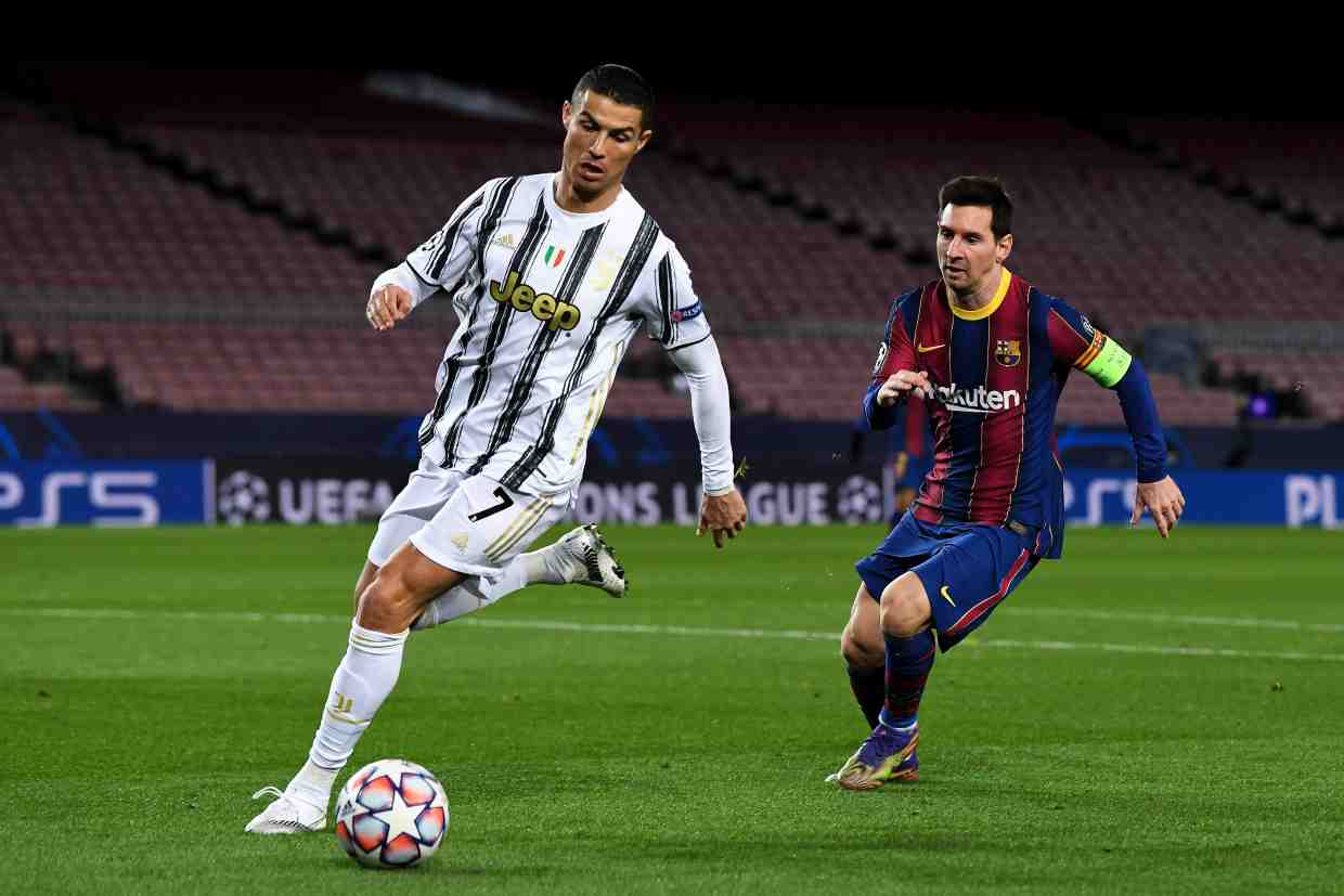 Calciomercato Juventus, clamoroso Ronaldo | Laporta lo vuole con Messi