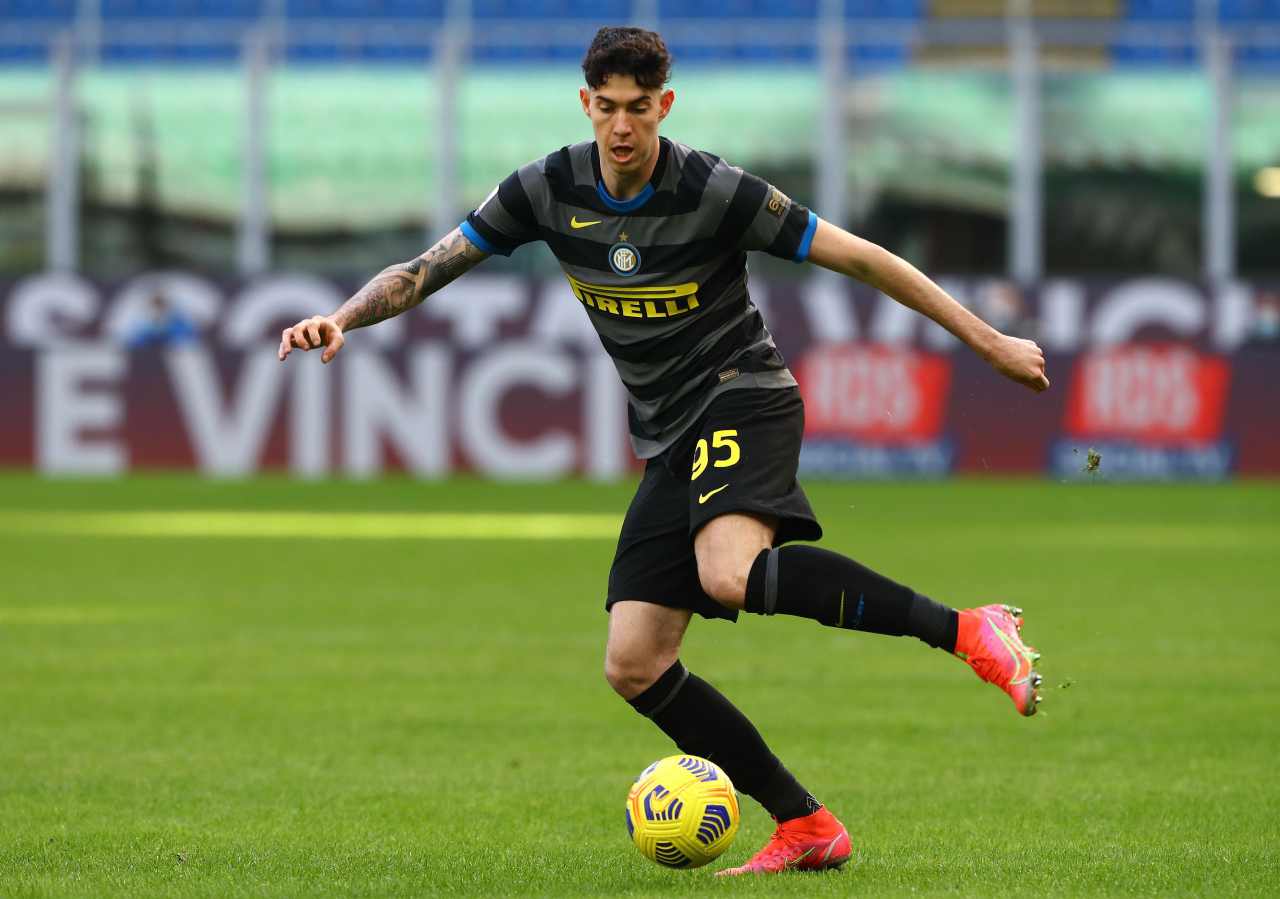 Calciomercato Inter, Bastoni nel mirino di Guardiola | Cifre e dettagli