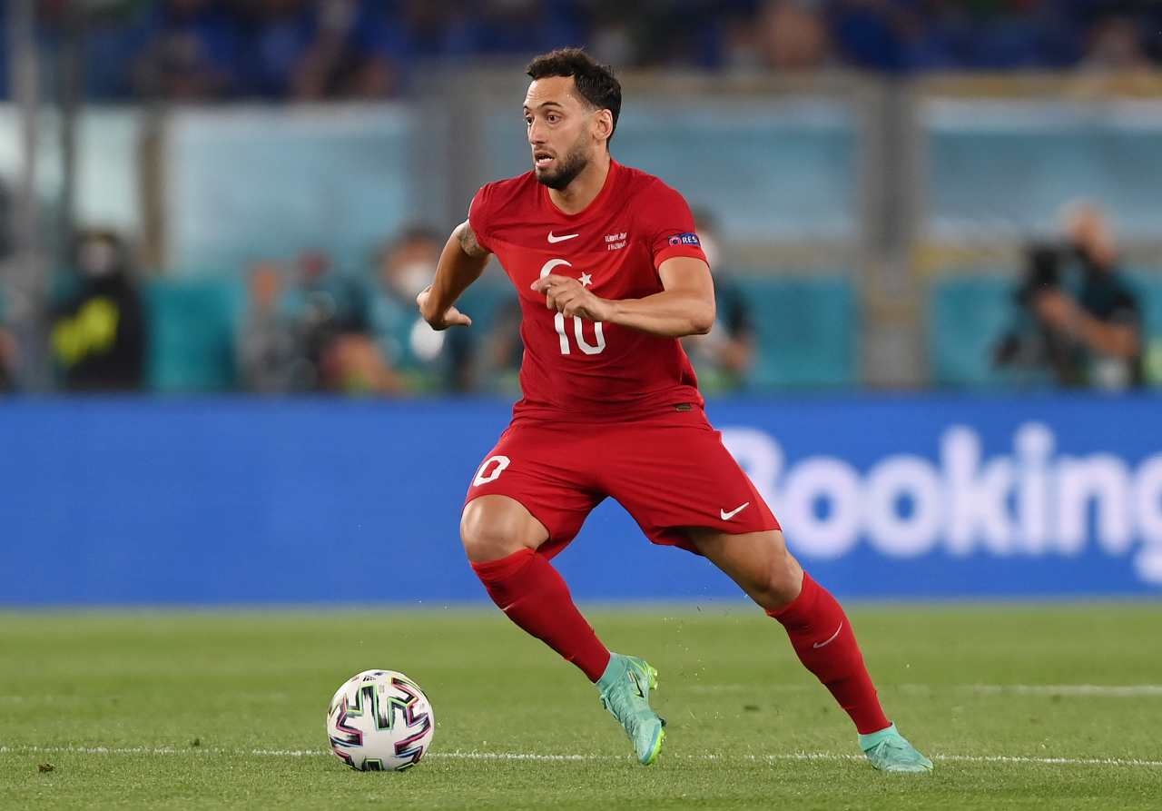 Calhanoglu va all'Inter: la reazione di Scaroni