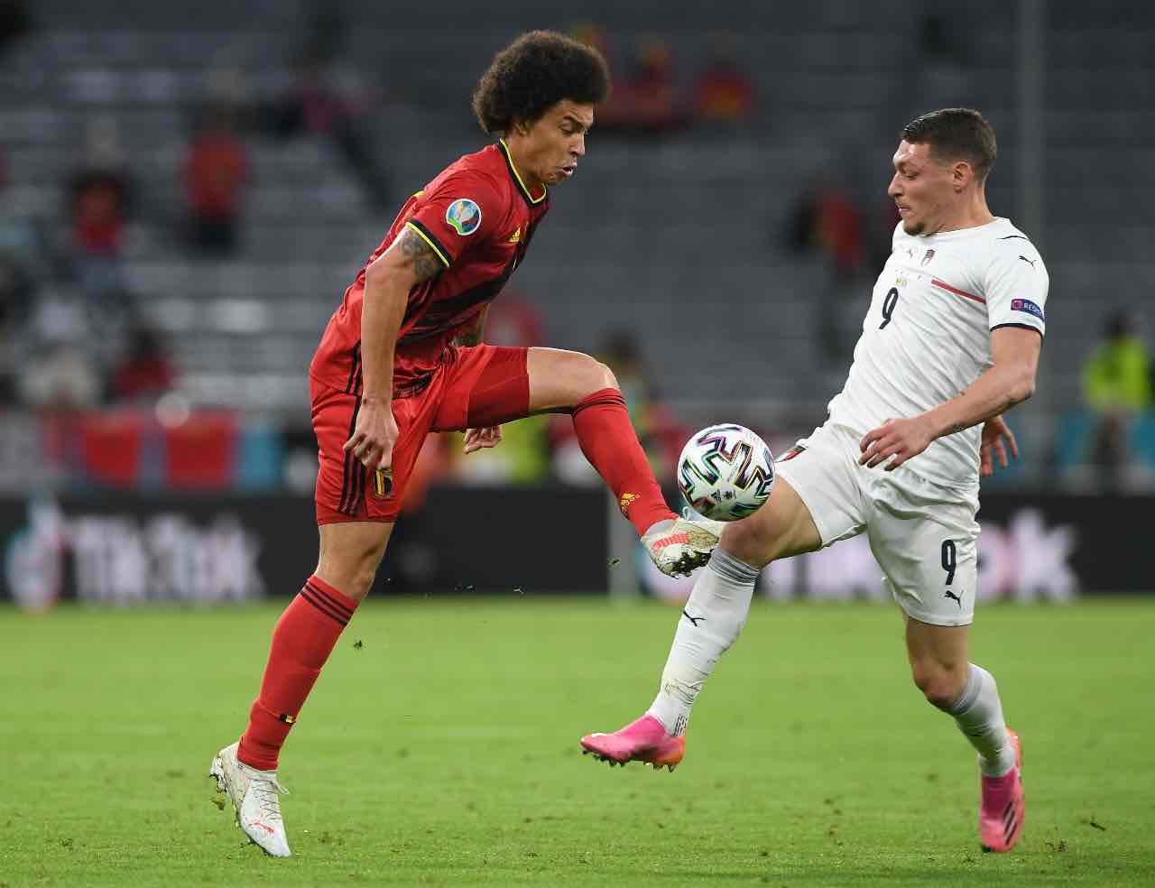 Milan, assalto Witsel: KO Juve, Mourinho e l'Inter