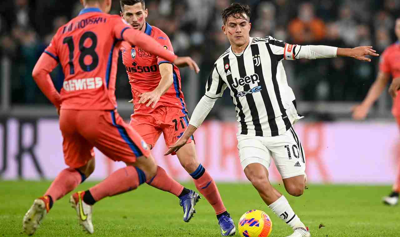 Paulo Dybala dribbling