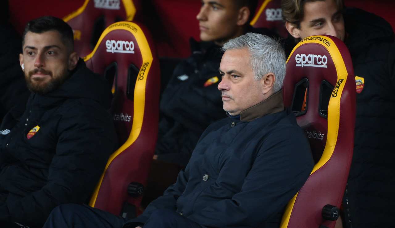 Jose Mourinho concentrato