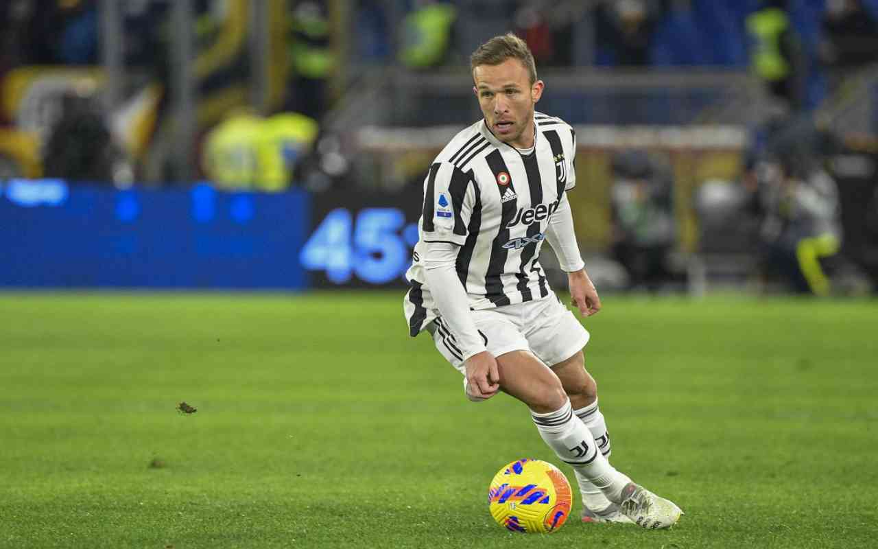 Calciomercato Juventus, Arthur al Siviglia in cambio di Acuna