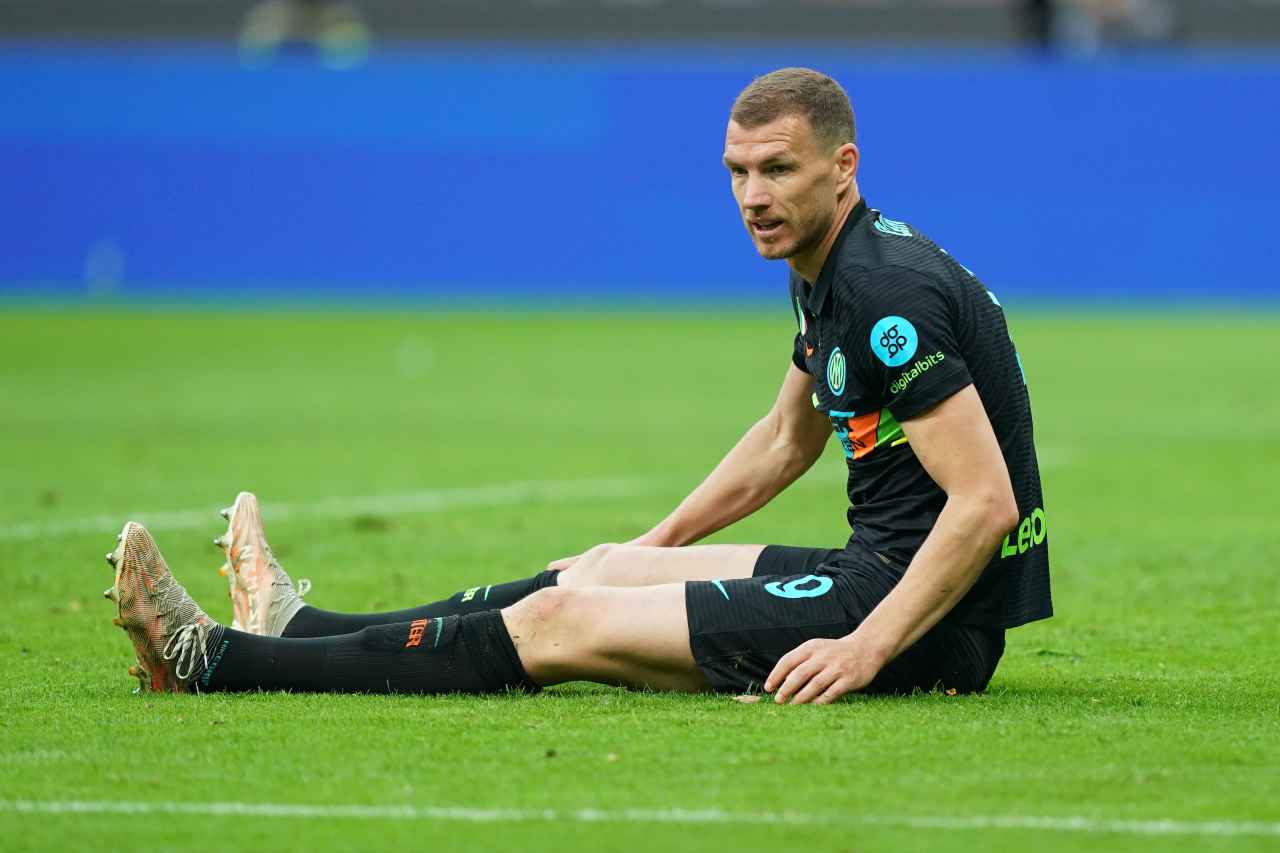 Inter, Dzeko può essere sacrificato: idea di scambio con la Fiorentina per Pulgar