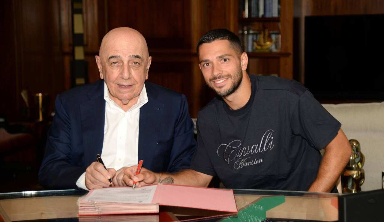 Adriano Galliani e Gianluca Caprari alla firma del contratto
