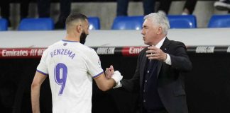 Carlo Ancelotti e Karim Benzema si danno la mano