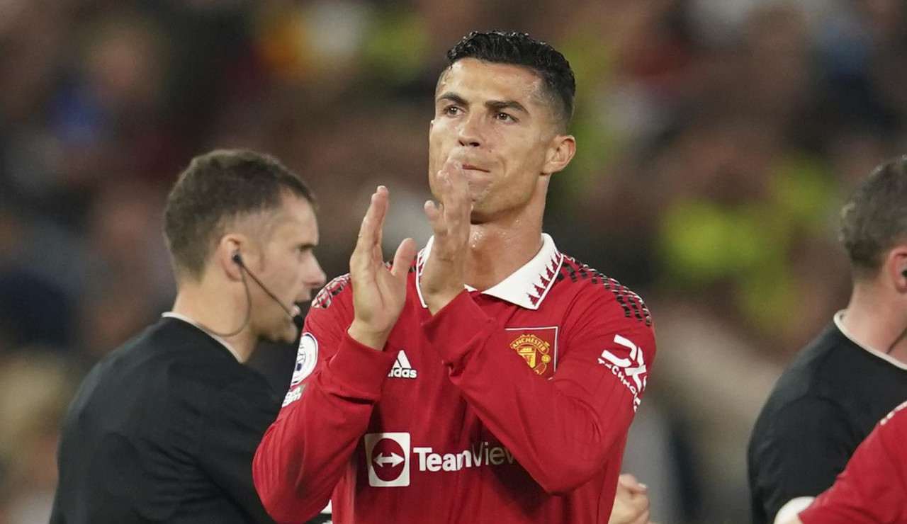 Cristiano Ronaldo applaude