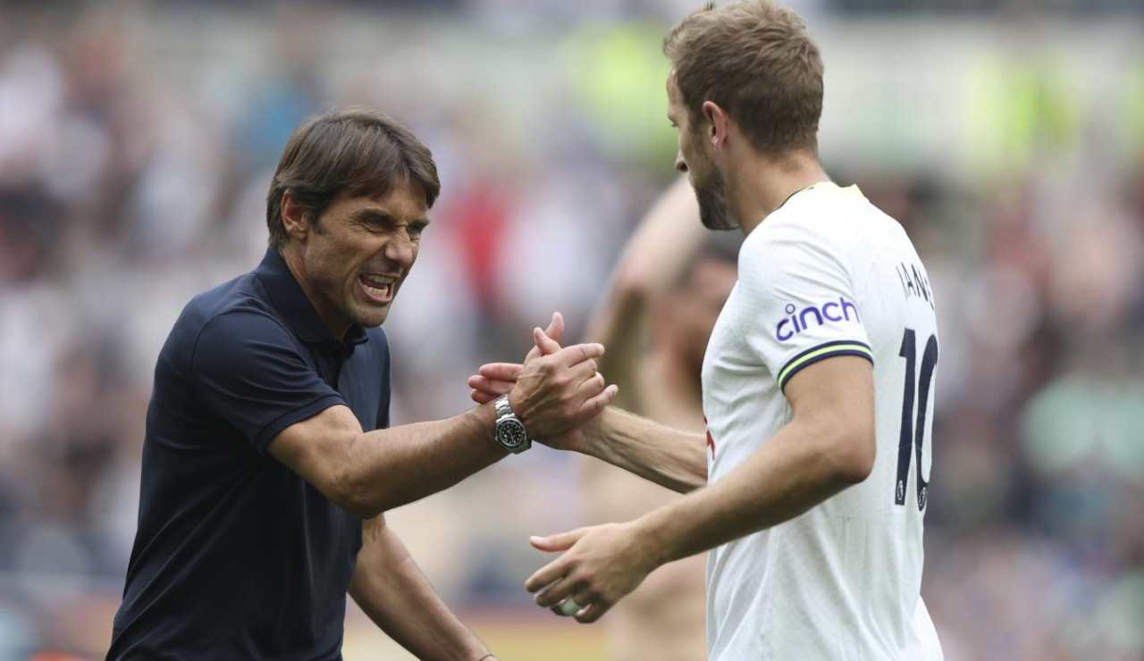 Antonio Conte e Harry Kane esultano