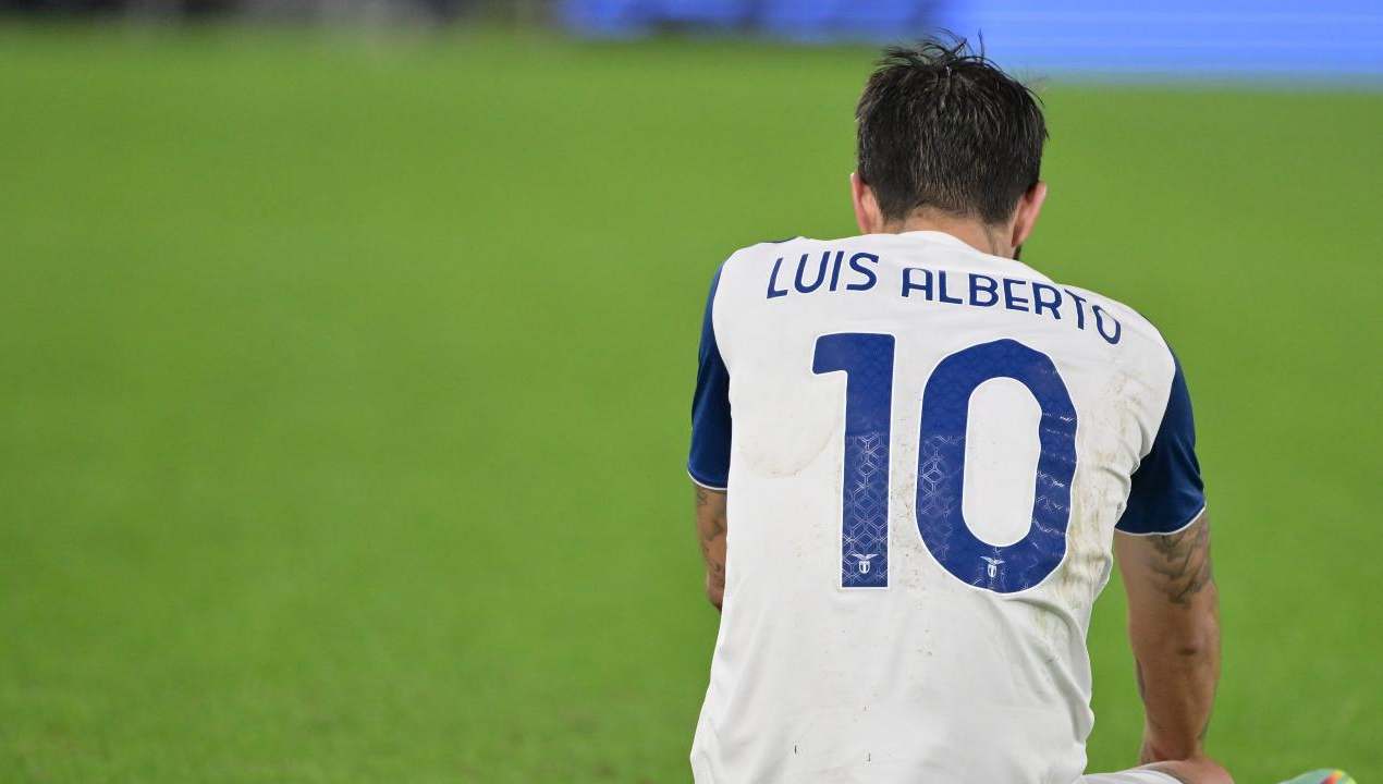 Luis Alberto saluta la Lazio