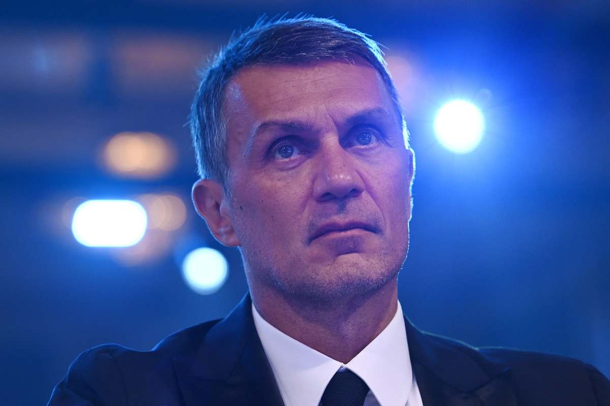 Paolo Maldini concentrato