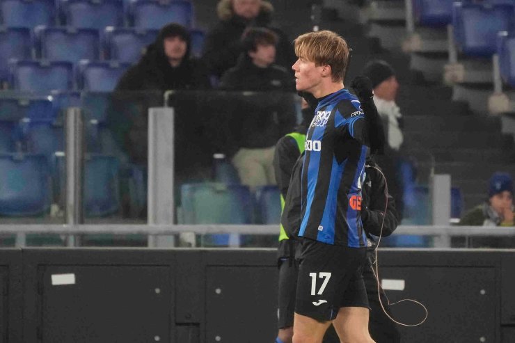 Il Napoli frega Juventus, Inter e Milan offrendo Simeone per Hojlund