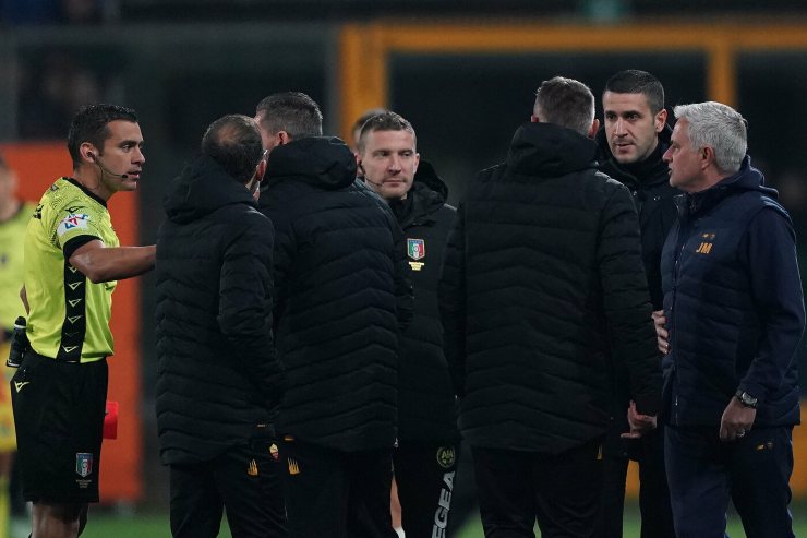 L'espulsione di Mourinho a Cremona fa discutere: il portoghese subissato di critiche