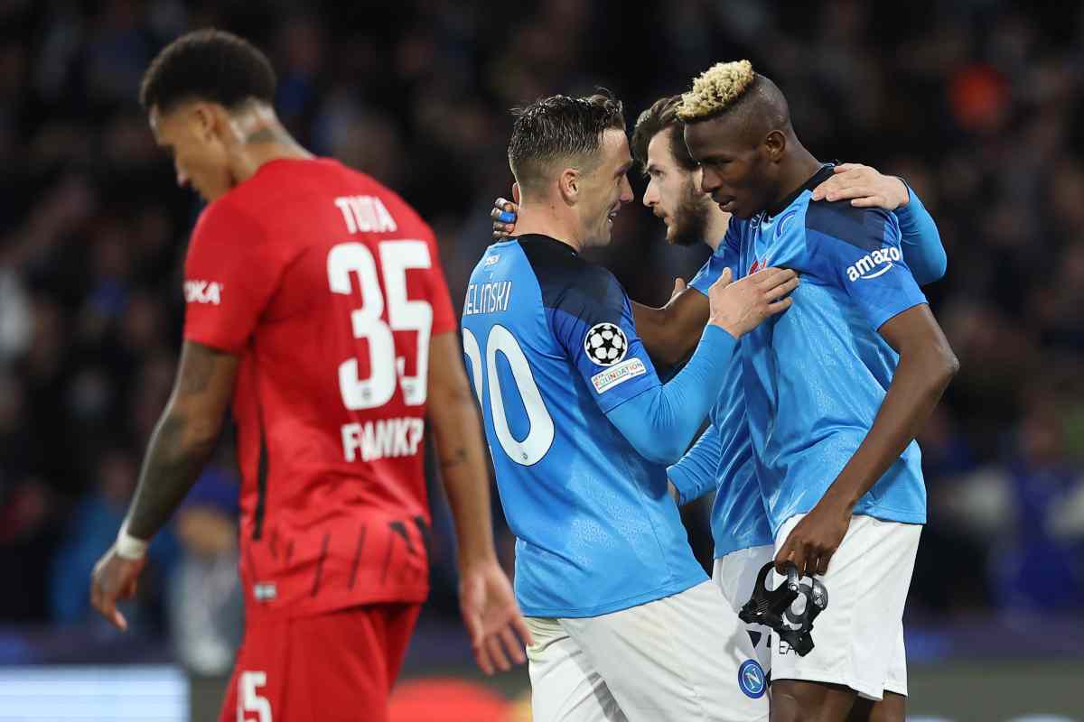 Il Napoli travolge l'Eintracht e raggiunge per la prima volta i quarti di Champions