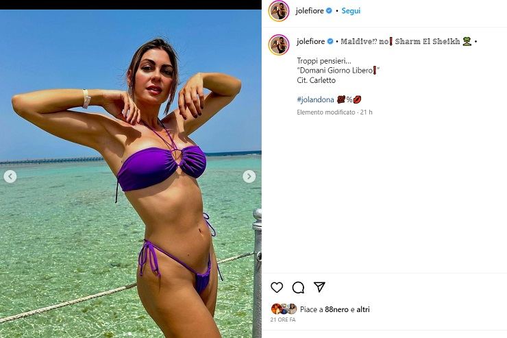 Jolanda De Rienzo esplosiva in bikini