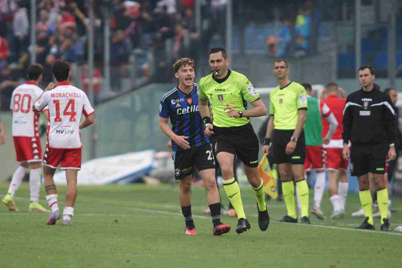 Pisa furioso per l'errore tecnico dell'arbitro durante il match col Bari