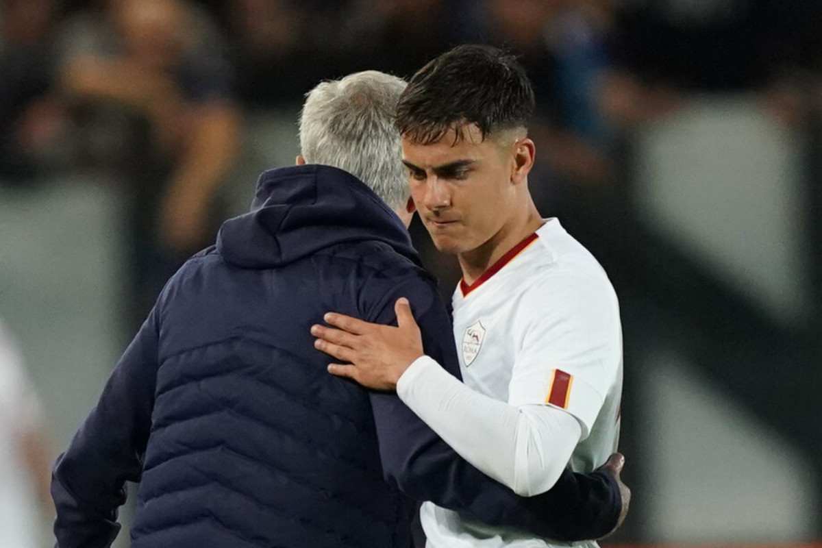 La fidanzata di Paulo Dybala si lascia scappare una battuta che ha mandato su tutte le furie i tifosi giallorossi