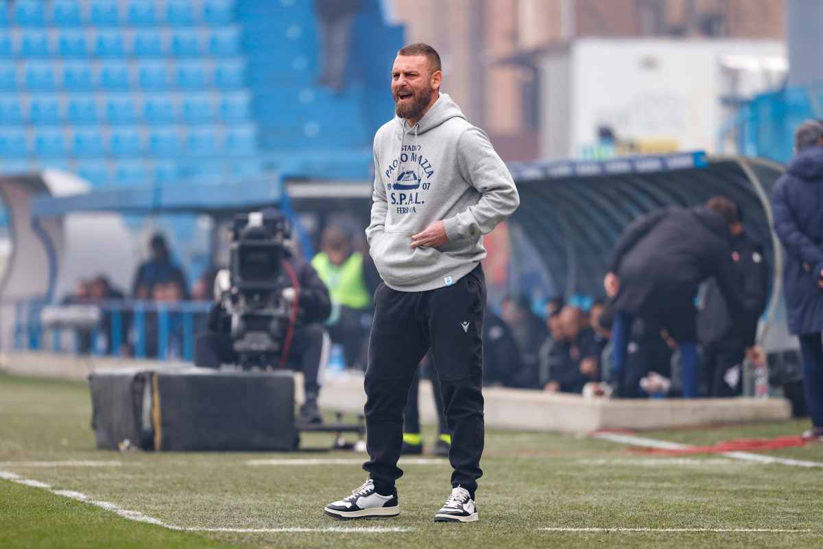 De Rossi dà indicazioni 