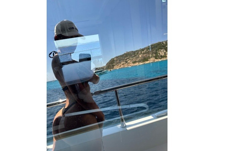 Georgina Rodriguez thong yacht selfie from side B