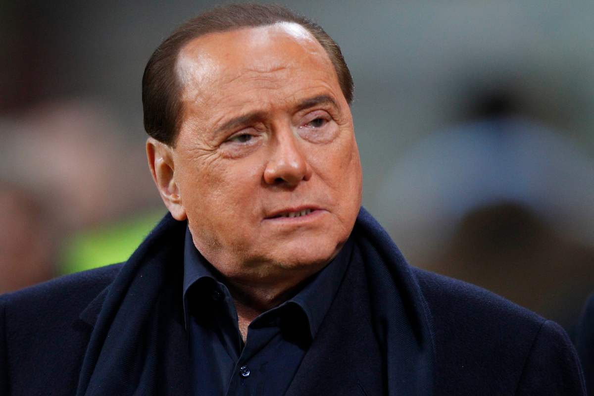 Funerali Berlusconi, Maria De Filippi è irriconoscibile 