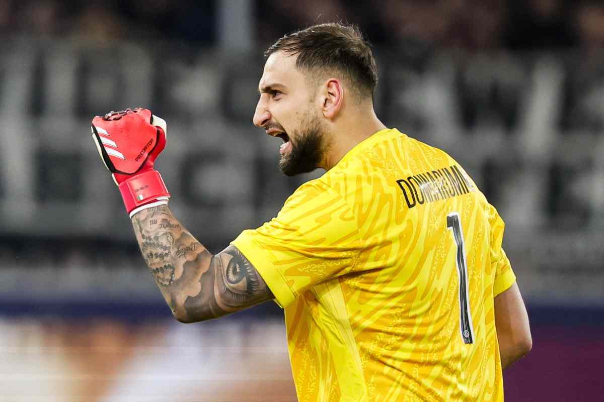 Donnarumma esulta con la maglia del PSG