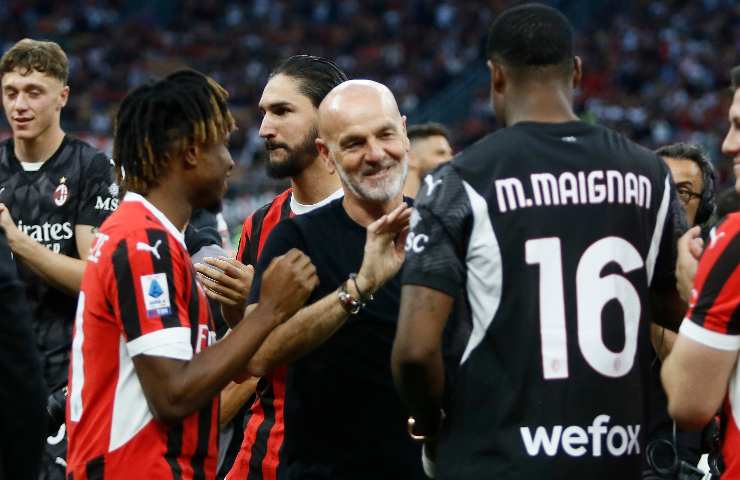 Pioli con i giocatori del Milan