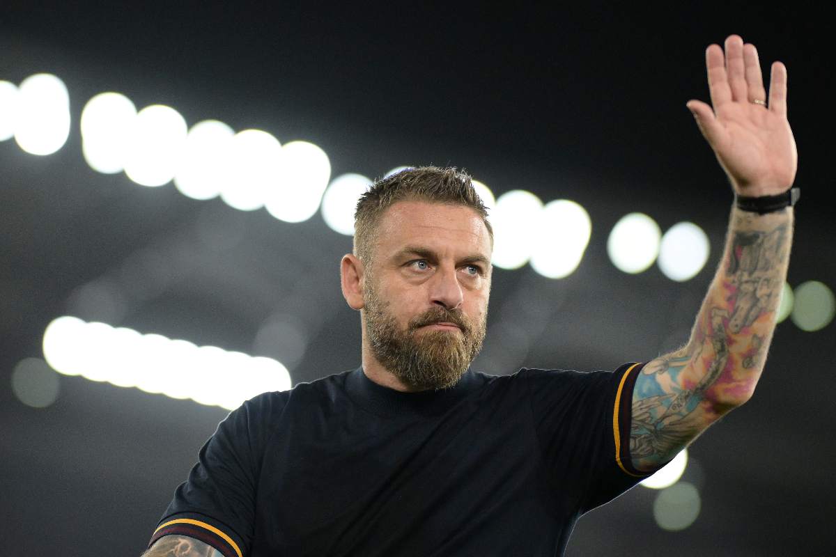De Rossi saluta