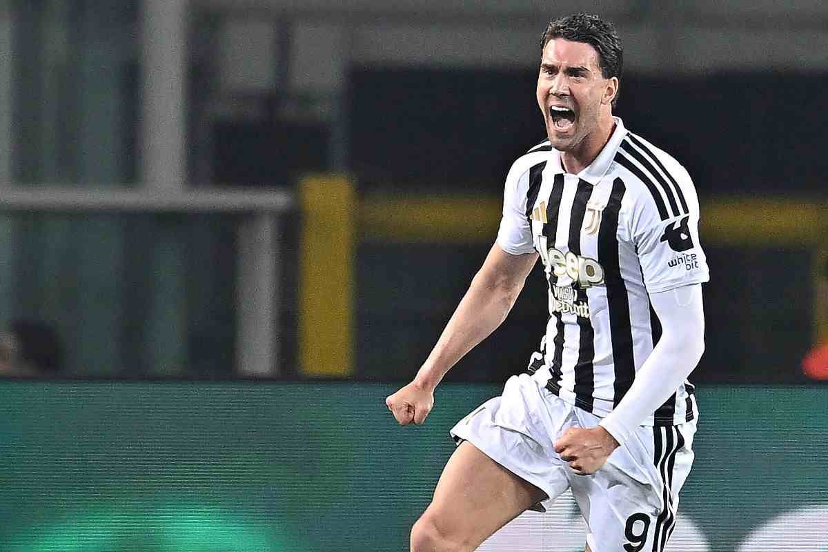 Dusan Vlahovic esulta dopo un gol