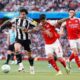Sandro Tonali in azione con il Newcastle