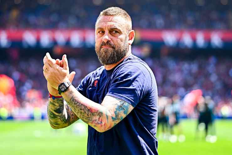 Daniele De Rossi applaude