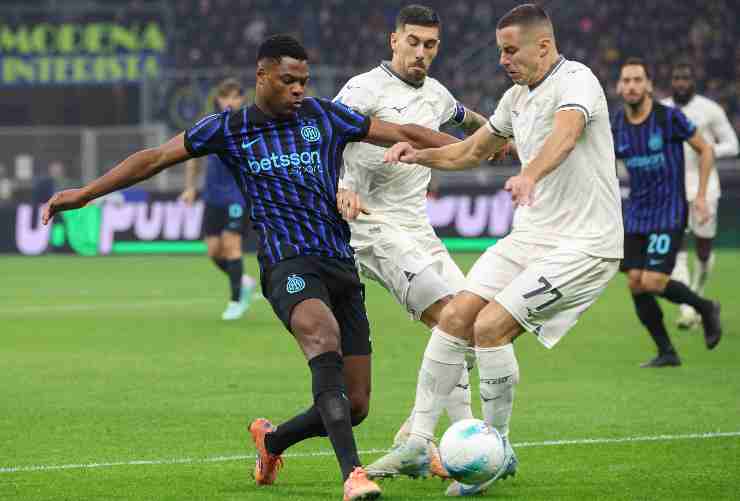 Denzel Dumfries in azione