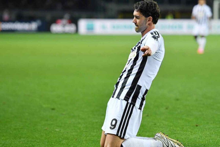 Dusan Vlahovic esulta dopo un gol