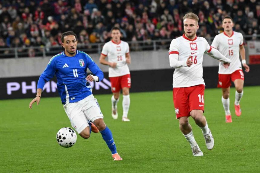 Luca Koleosho in azione con l'Italia