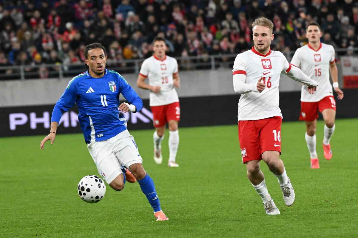 Luca Koleosho in azione con l'Italia