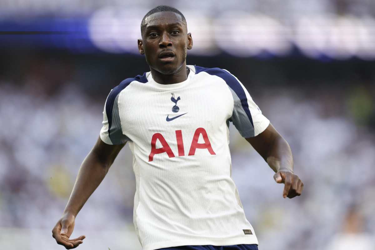 Randal Kolo Muani in azione con la maglia del Tottenham